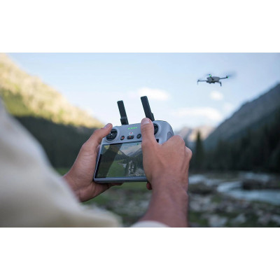 DJI Mini 4 Pro Fly More Combo (DJI RC 2) Mini-Kameradrohne, Grau